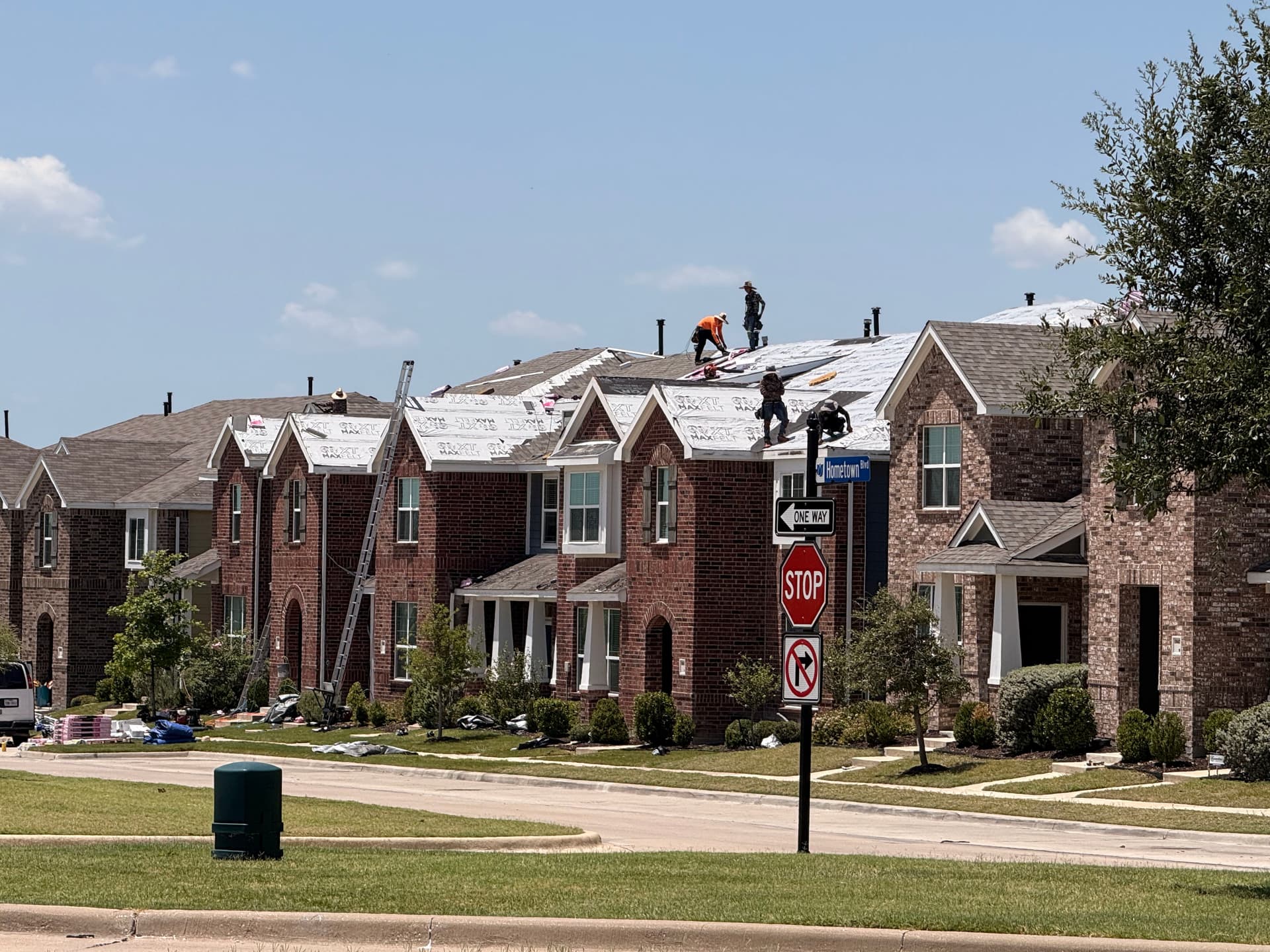 Gallery photos for Reroofing 24 Townhome Buildings the Right Way: Image #3